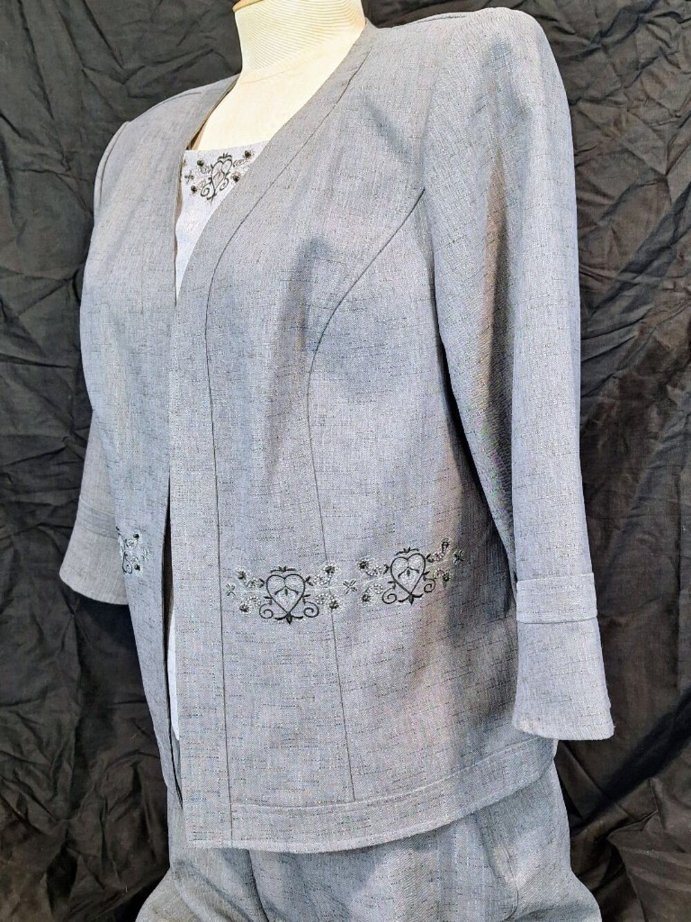 Sag Harbor 3 PC Suit Gray 14P Jacket Undershirt & Pants Flower Heart Embroidered